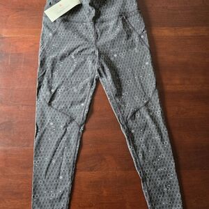 Small Sweaty Betty 7/8 Power Leggings in Gray Reflective Pattern
